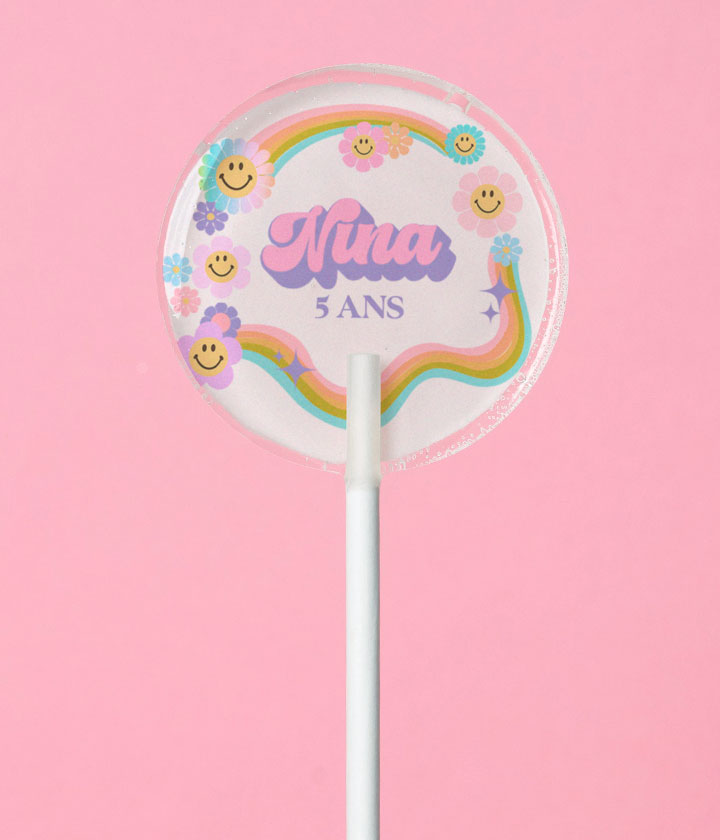 Sucette personnalisée au prénom fleurs et arc-en-ciel style années 70 – cadeau invité anniversaire enfant ou ado
